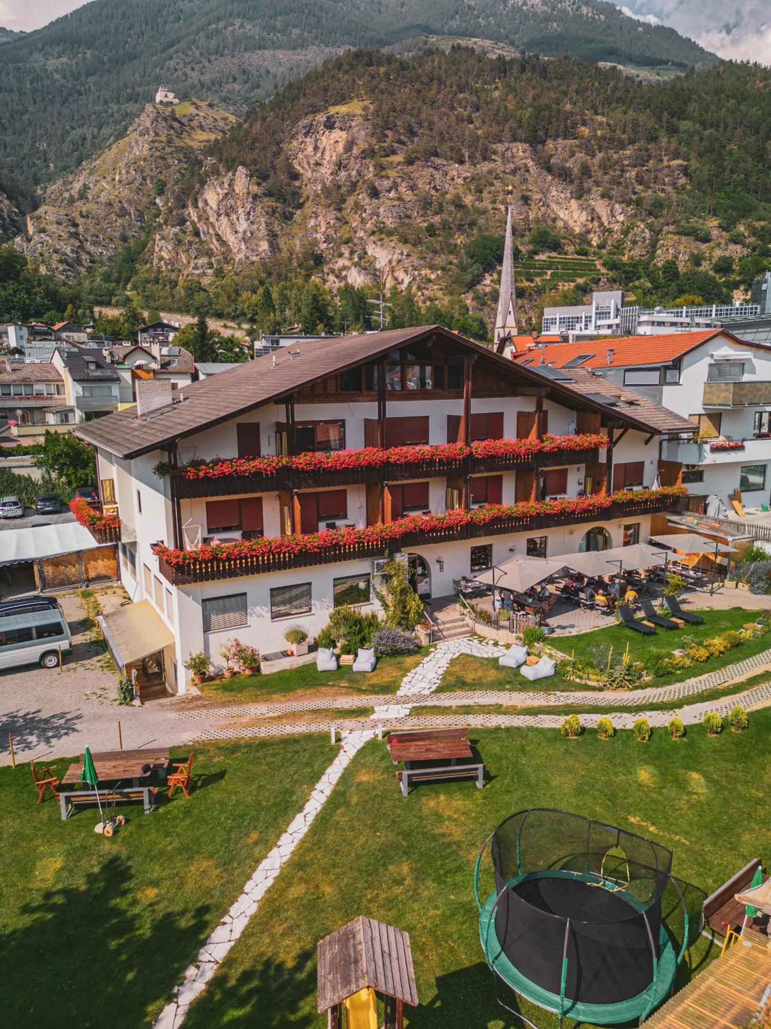 Anna Hotel 3*